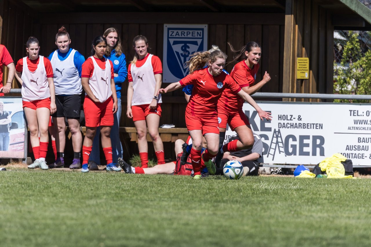 Bild 369 - F TSV Zarpen - Holstein Kiel II : Ergebnis: 2:6